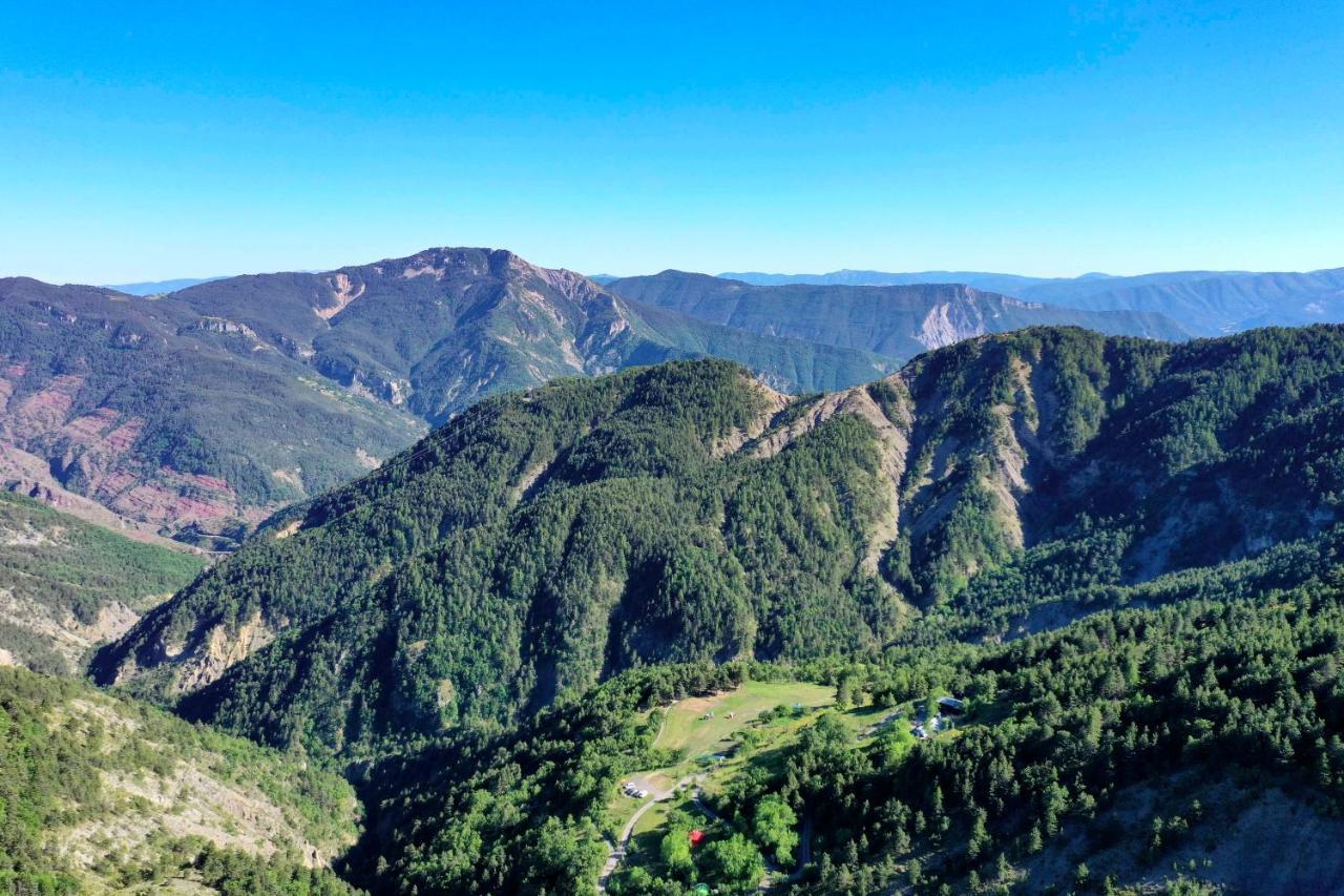 Eco-Hotel Et Yourtes Du Mercantour Guillaumes Exterior foto